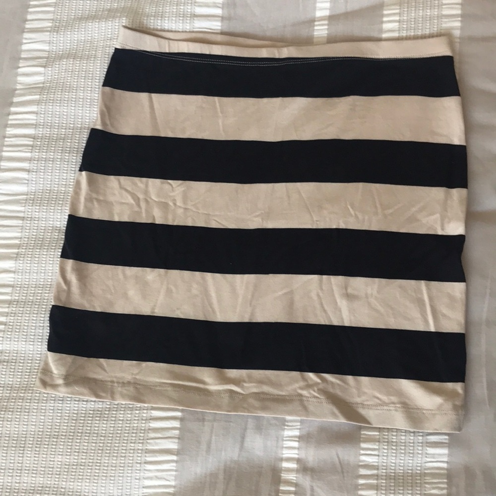 Fitted skirt